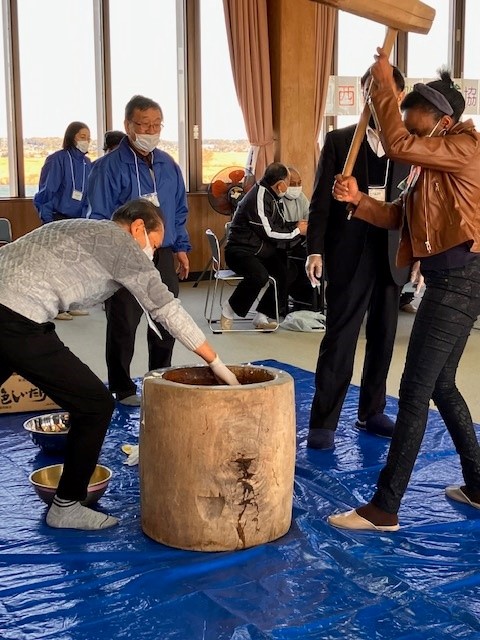 pounding mochi